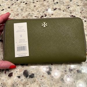 Tory Burch Zipper Wallet, Brand New